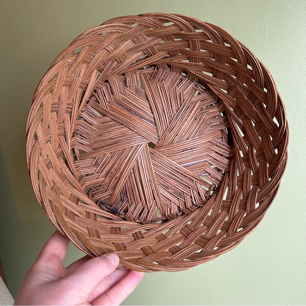 Vintage 10” Round Natural Woven Wicker Basket